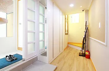 סיאול Cocoon Stay Hongdae Guesthouse 2*,  קוריאה הדרומית