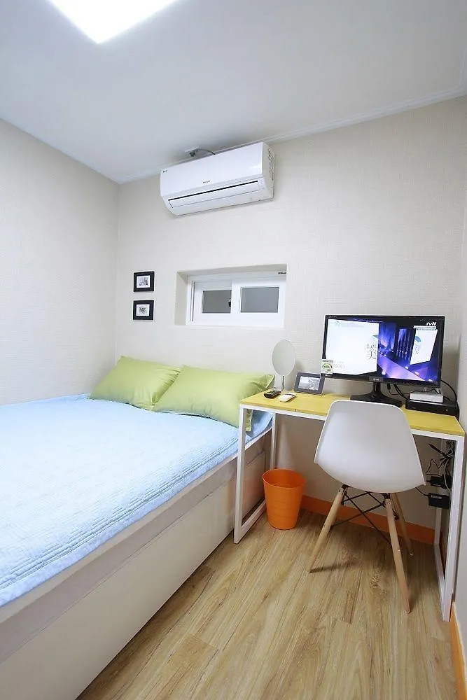 Cocoon Stay Hongdae Guesthouse Seoul 2*,