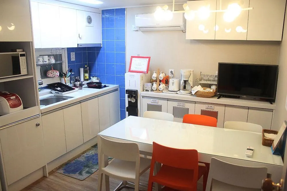 Cocoon Stay Hongdae Guesthouse Seoul 2*,