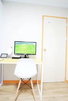 Cocoon Stay Hongdae Guesthouse Seoul 2*,